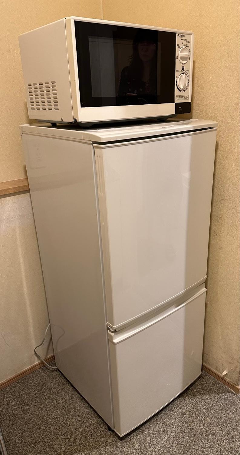 Kitchen or kitchenette, oven