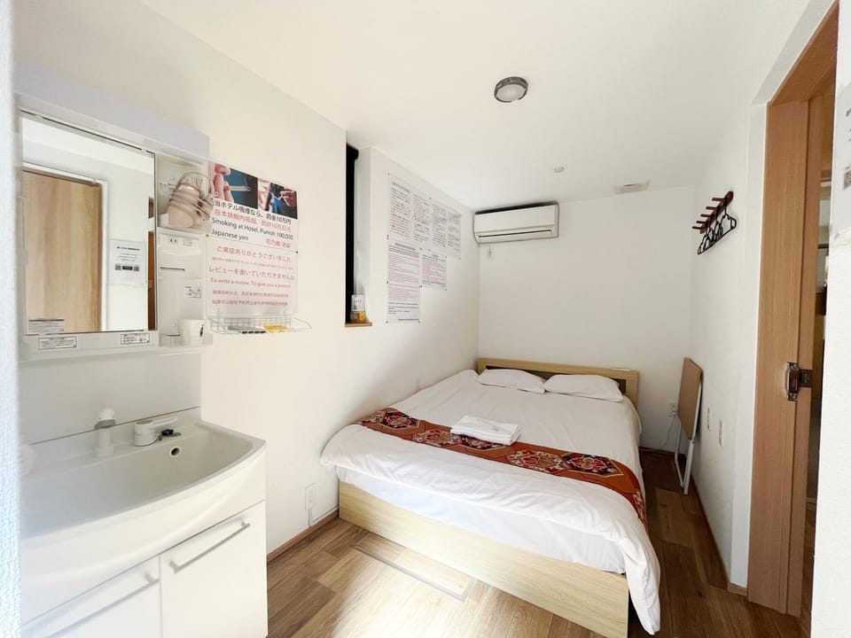 Bed, Photo of the whole room, Bedroom, towels, air conditioner
