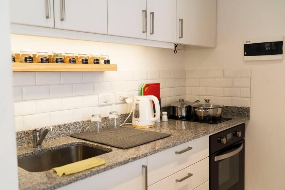 Kitchen or kitchenette, pet friendly, stove