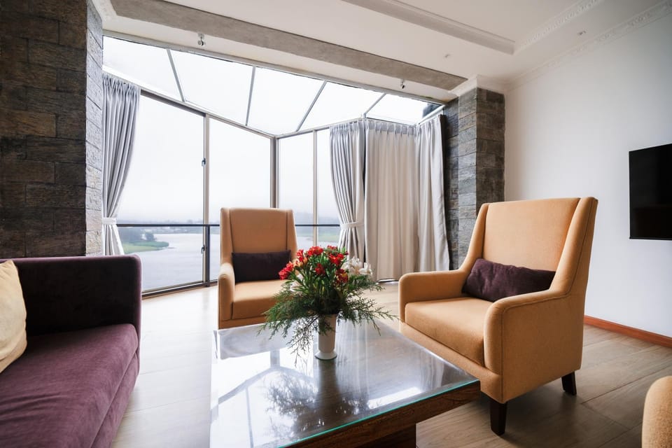 TV and multimedia, Lobby or reception, Seating area