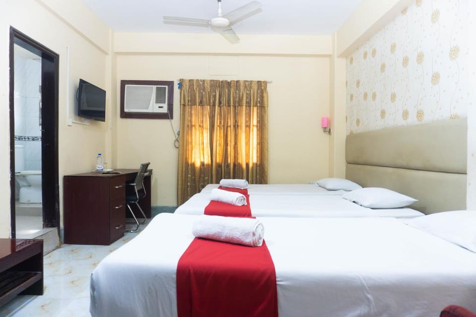 Bed, TV and multimedia, Bedroom