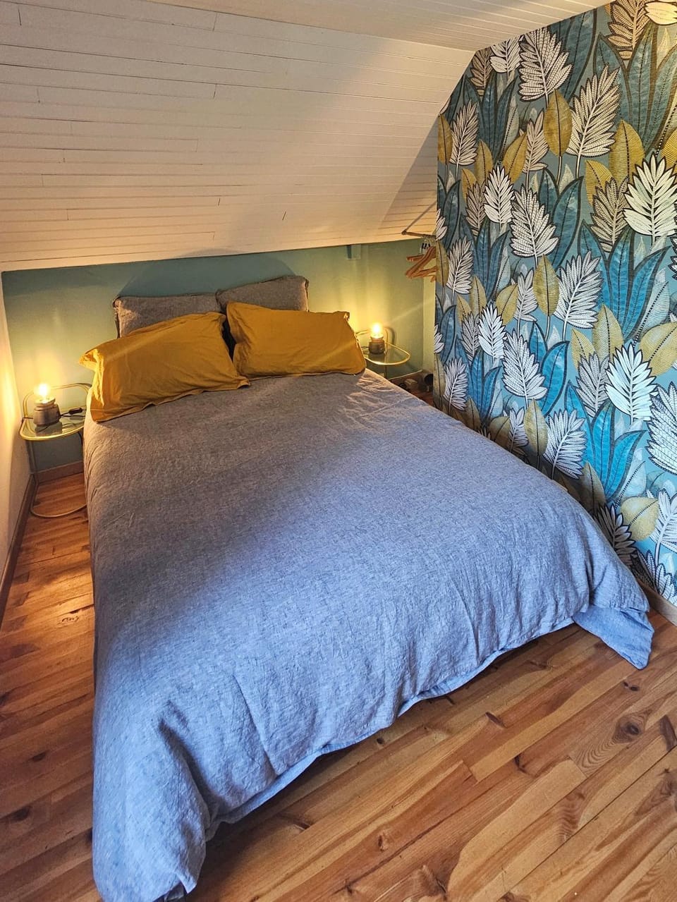 Bed, Photo of the whole room, Bedroom