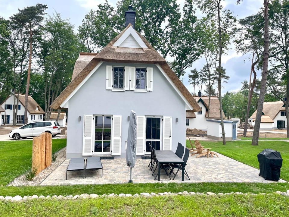 Property building, Day, BBQ facilities, Balcony/Terrace