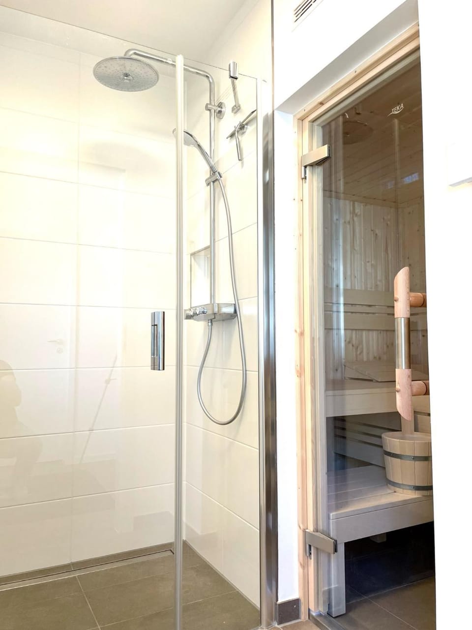 Shower, Sauna