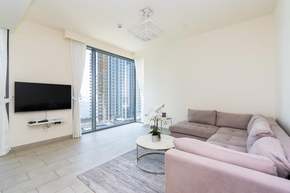 TV and multimedia, Living room, Seating area, City view