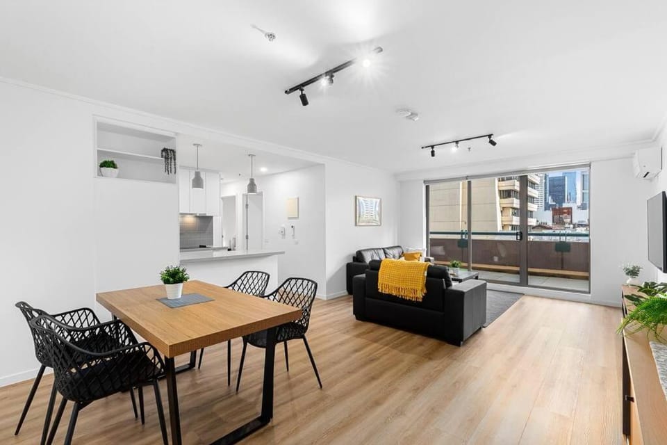 2BR in Paris End - Melbourne's Chicest Corner Apartment in Melbourne
