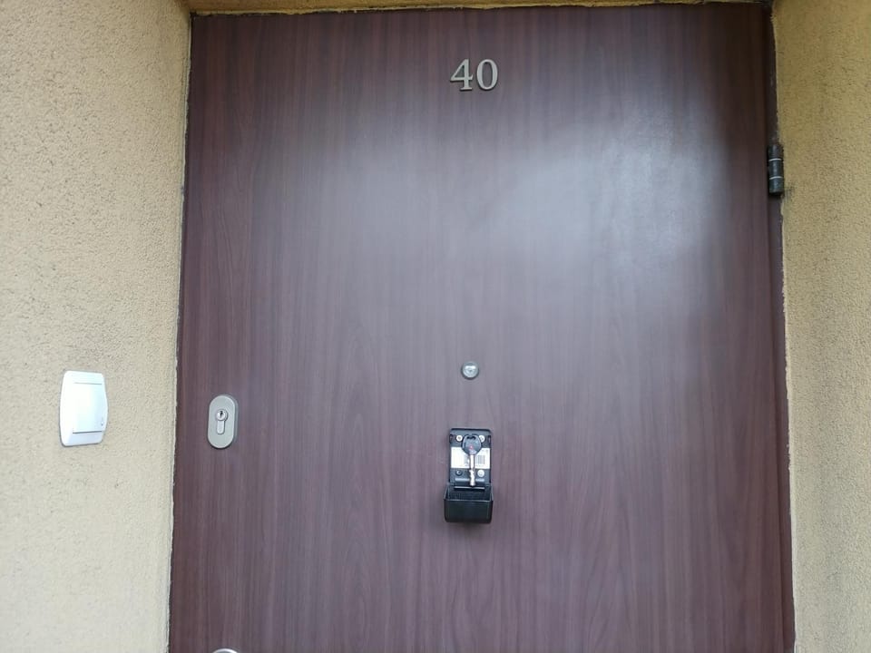 Facade/entrance, safe
