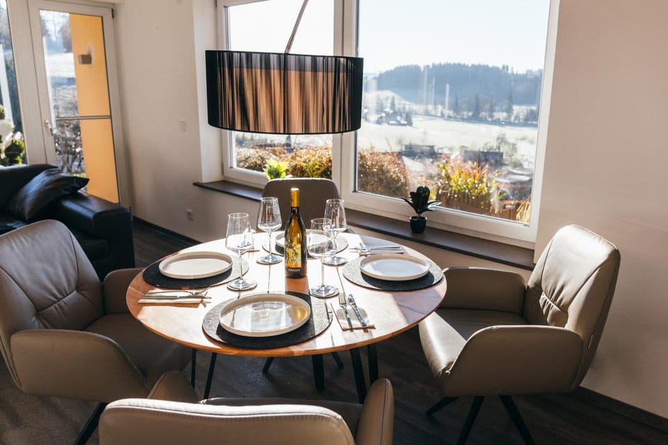 Living room, Dining area, Mountain view
