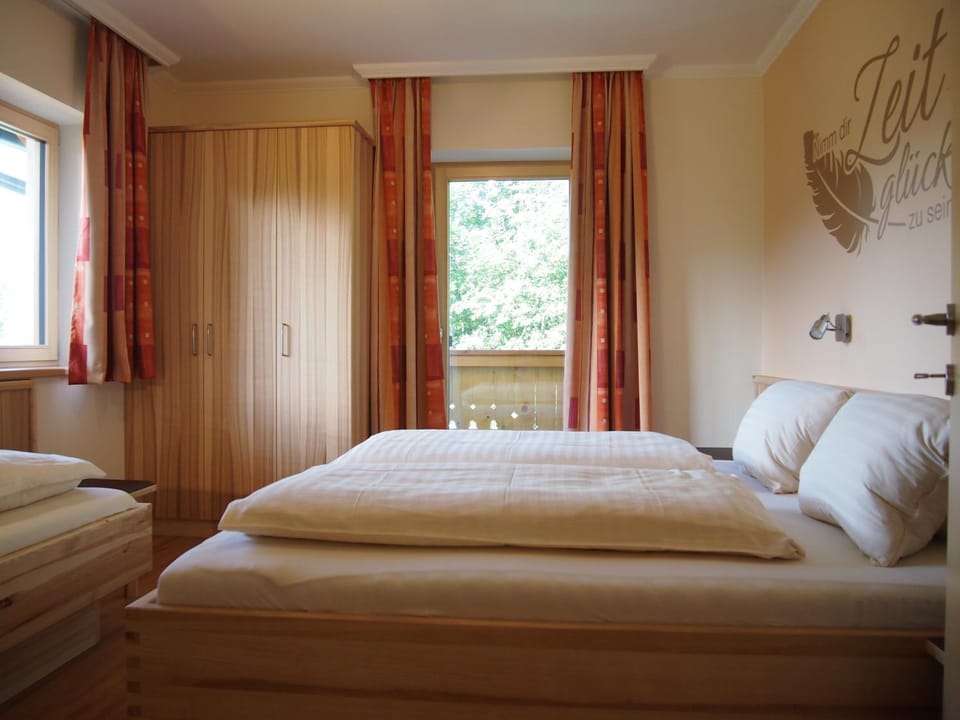 Bed, Photo of the whole room, Bedroom, Mountain view