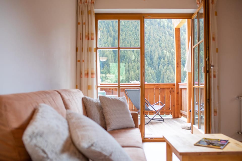 Natural landscape, Living room, Seating area, Dining area, Mountain view