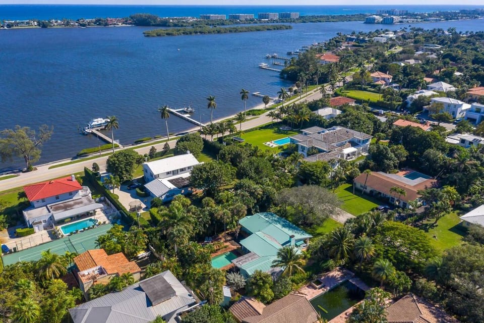 Casa Miramar Private Beach Path & Pool Paradise House in Palm Beach