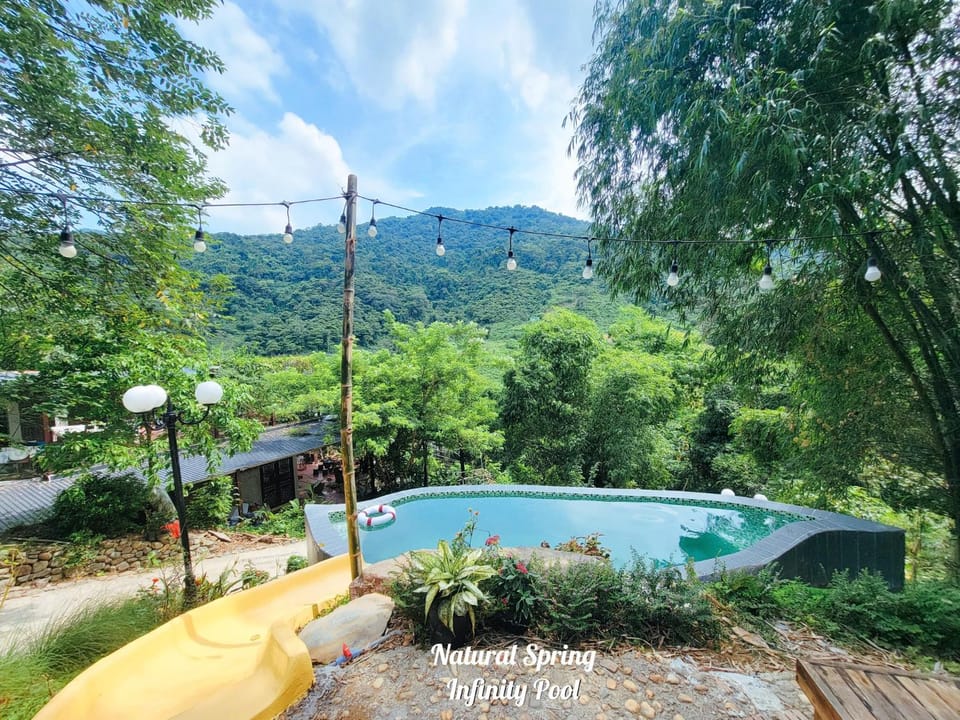 Doc Chill- Private villa 3BR- near Hanoi with Spring Infinity Pool Villa in Laos