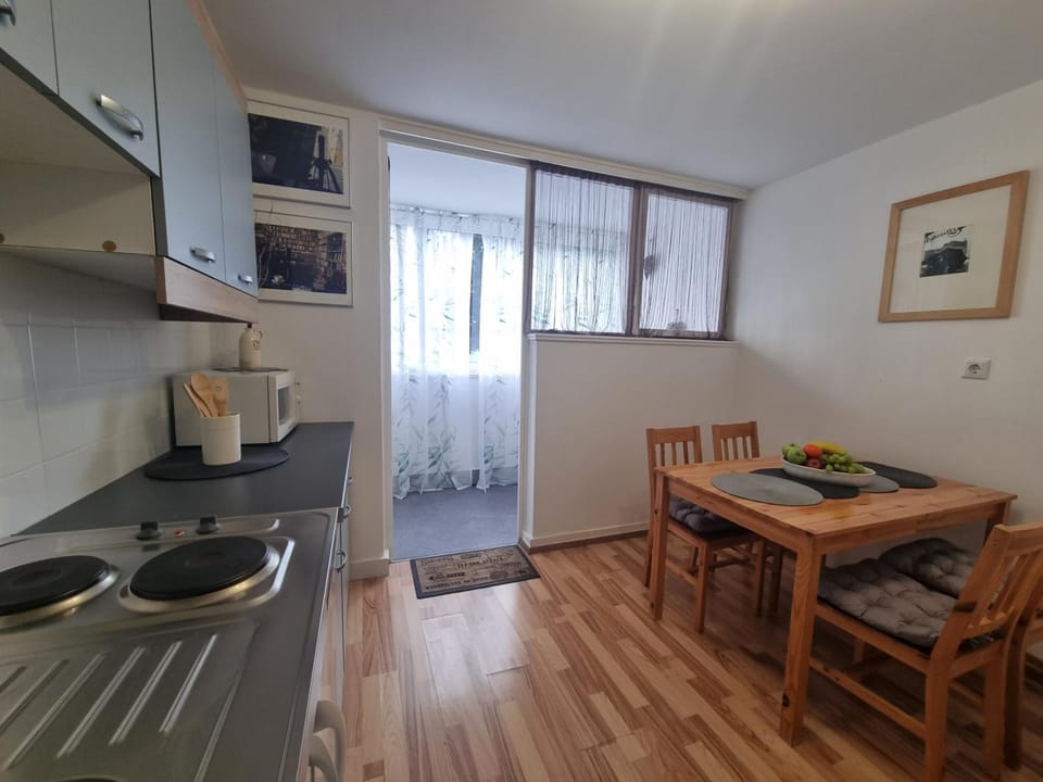 A quick walk to beach & old town Apartment in Split