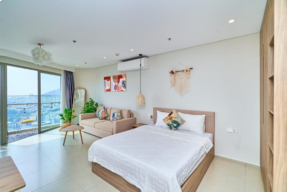 Bed, Natural landscape, Living room, Photo of the whole room, Seating area, Bedroom, Sea view