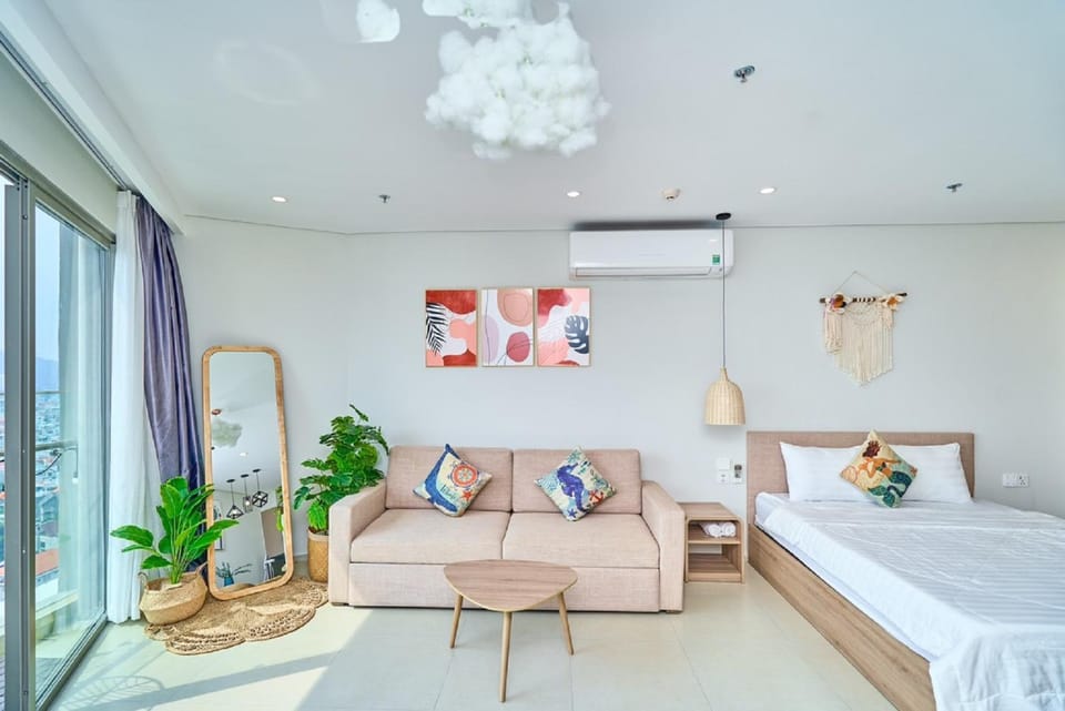 Bed, Living room, Photo of the whole room, Seating area, Bedroom, air conditioner