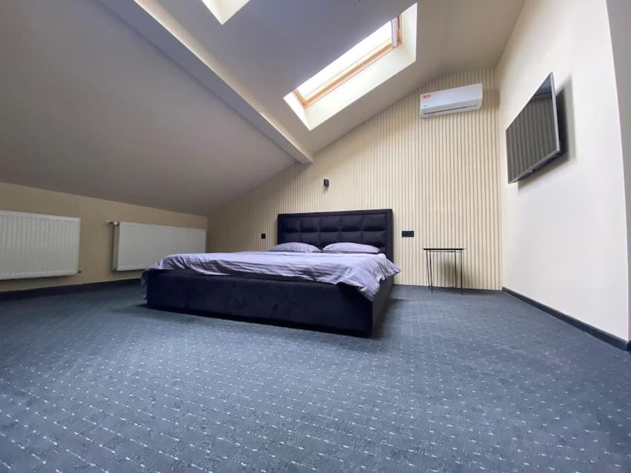 Bed, TV and multimedia, Bedroom, air conditioner