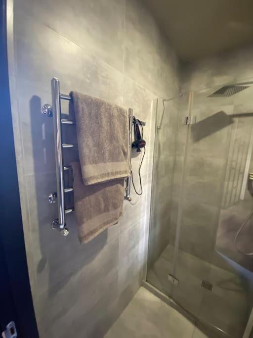 Shower, towels