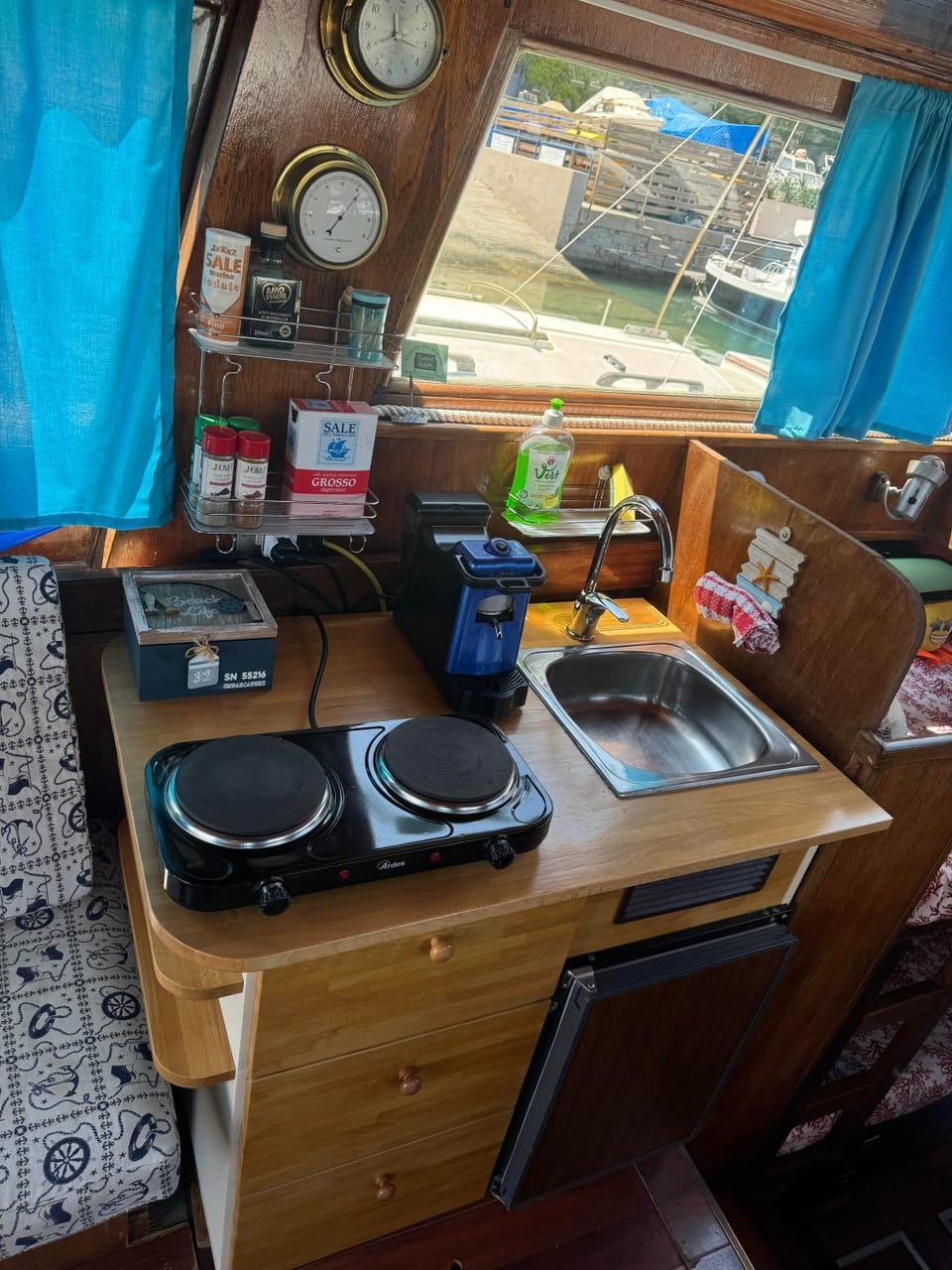 Kitchen or kitchenette, Living room