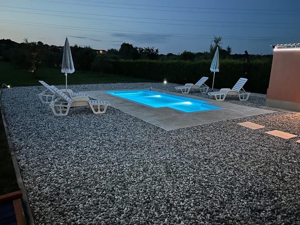 Dora house with WiFi and outdoor swimming pool House in Pula