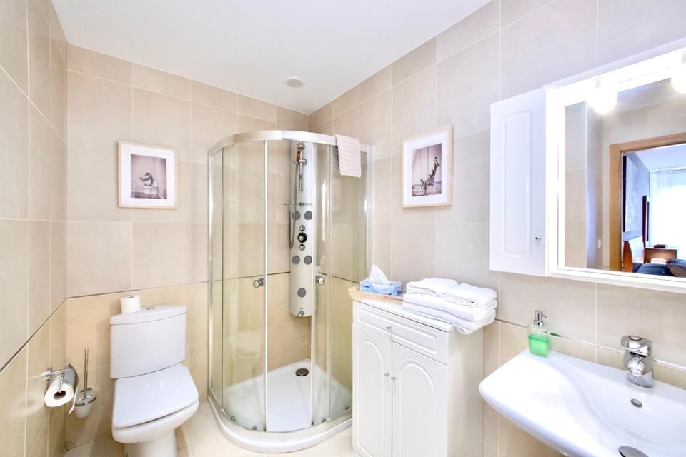 Shower, Bathroom, towels