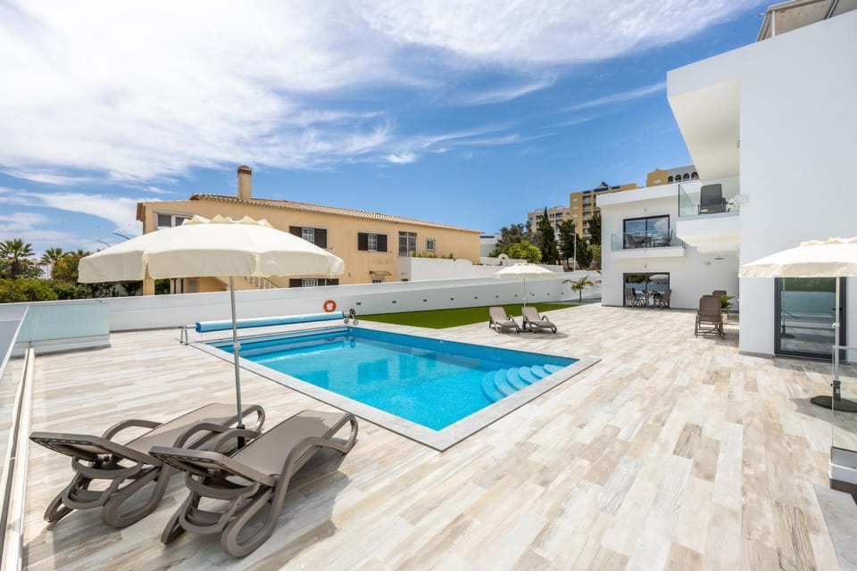 Swimming pool, sunbed