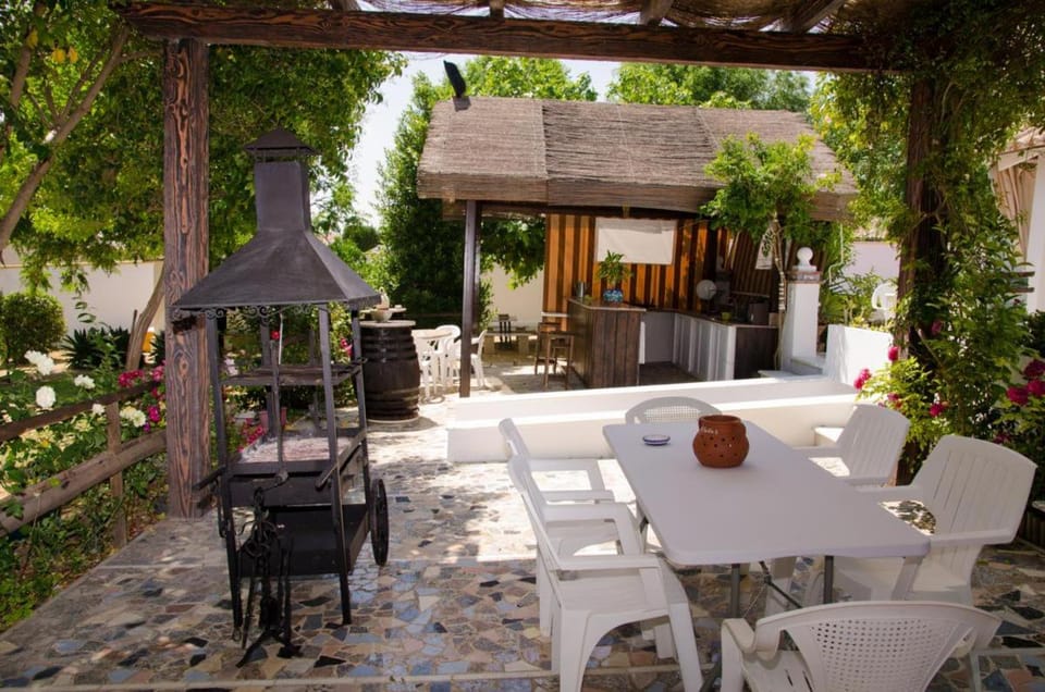 Patio, Restaurant/places to eat, BBQ facilities, Balcony/Terrace, Seating area
