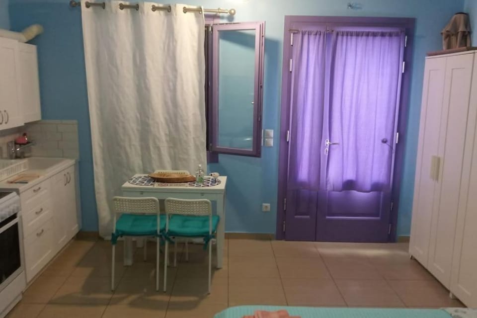 Vourkari Studio with full kitchen Apartment in Kea-Kythnos