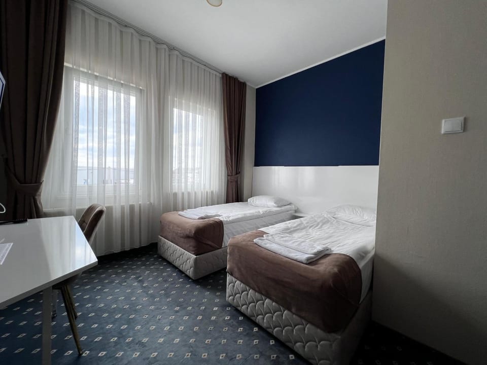 Bed, towels