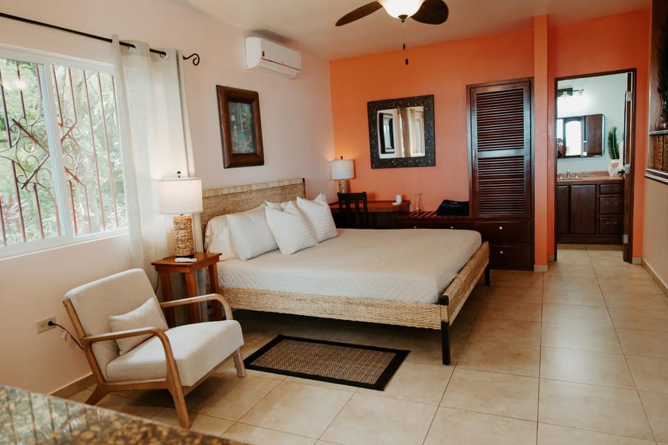 Wiona of Villa Paraiso / Beachfront Villa & Pool Villa in Bocas del Toro Province