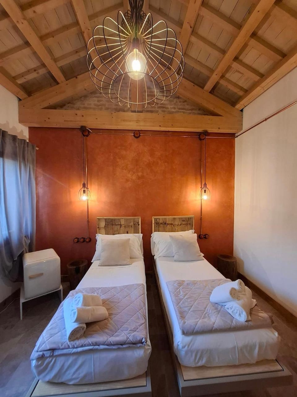 Photo of the whole room, Bedroom