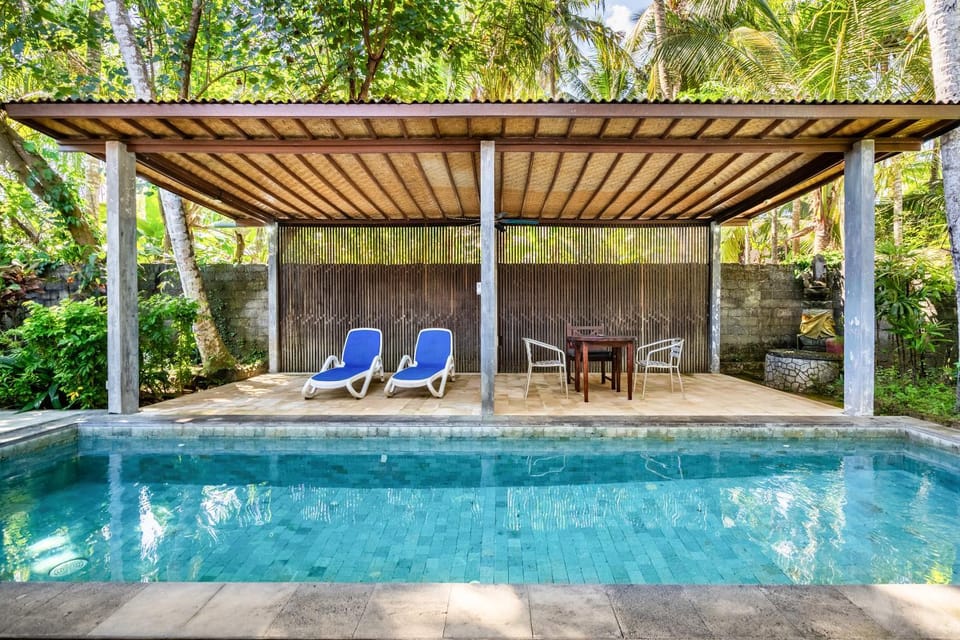 Pool view, Swimming pool, sunbed