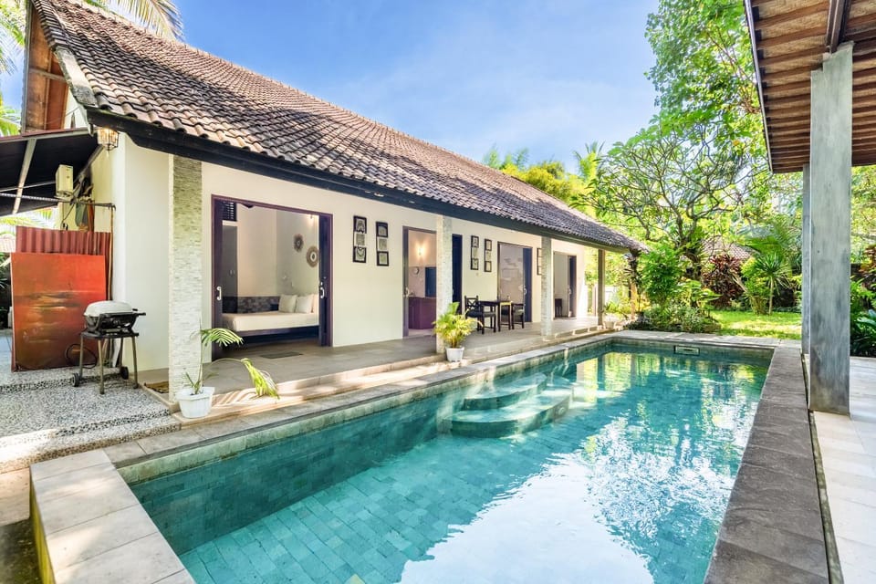 Property building, Day, Swimming pool