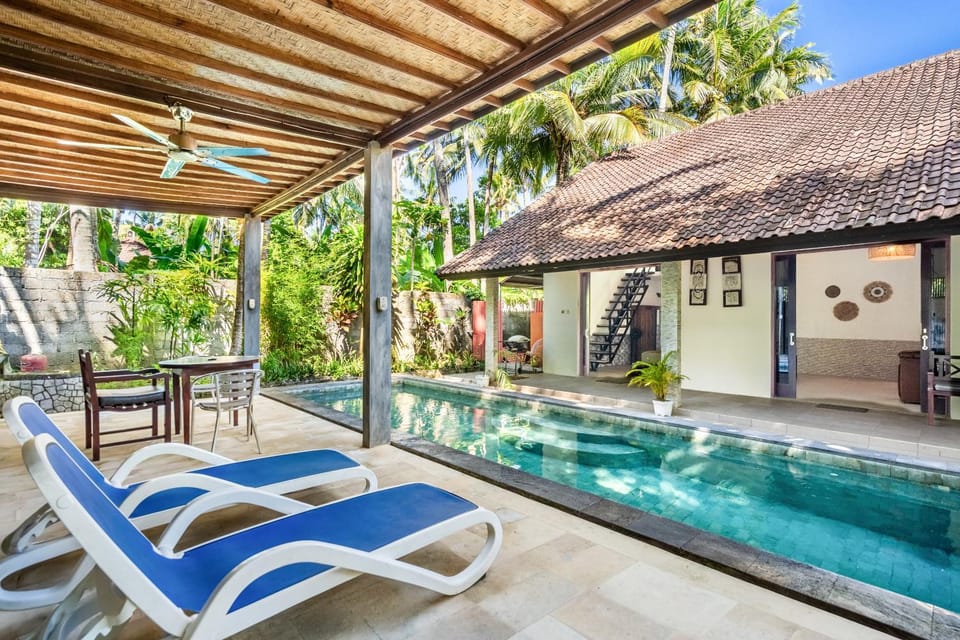 Patio, Pool view, Swimming pool, sunbed