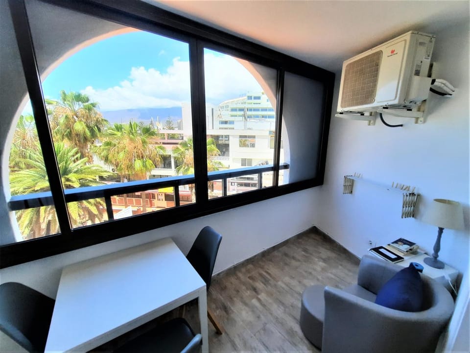 View (from property/room), Balcony/Terrace, Seating area, Dining area