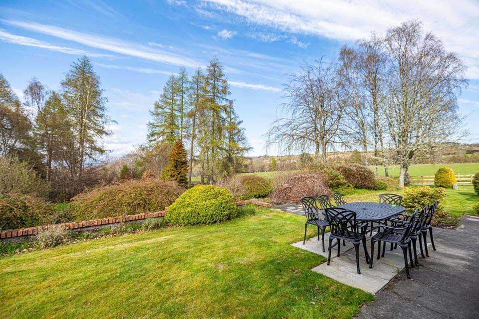 Natural landscape, Garden, Dining area, Garden view