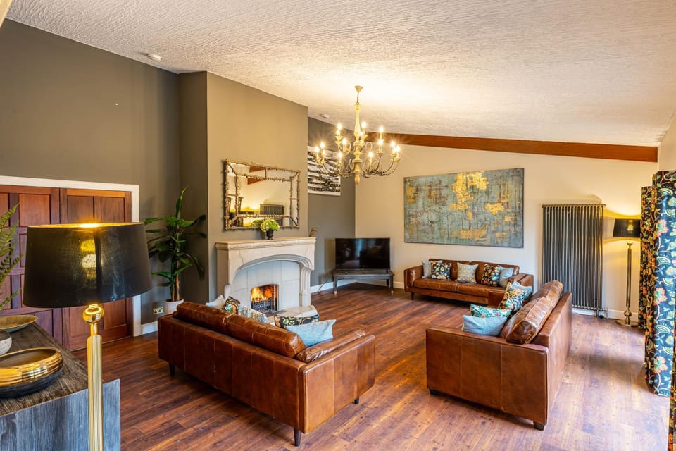 TV and multimedia, Living room, Seating area, fireplace