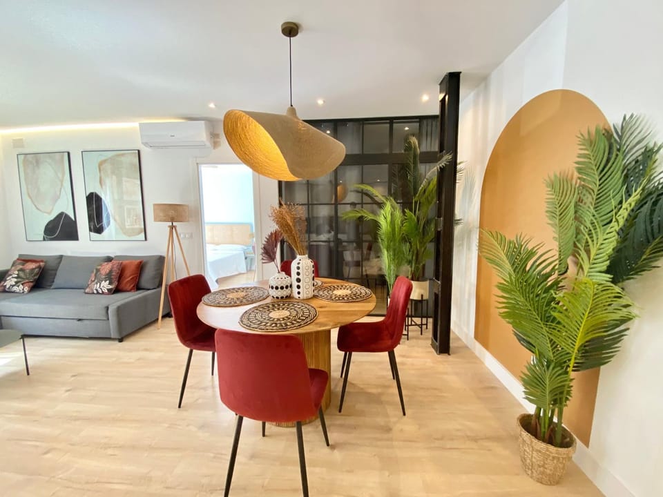 Living room, Seating area, Dining area