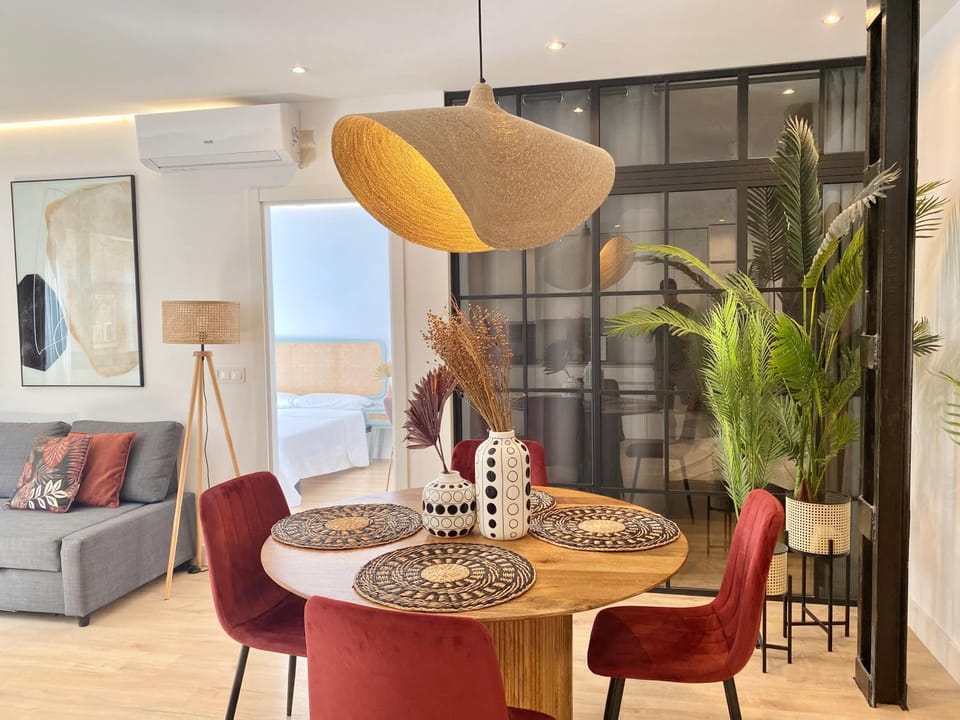 Living room, Seating area, Dining area