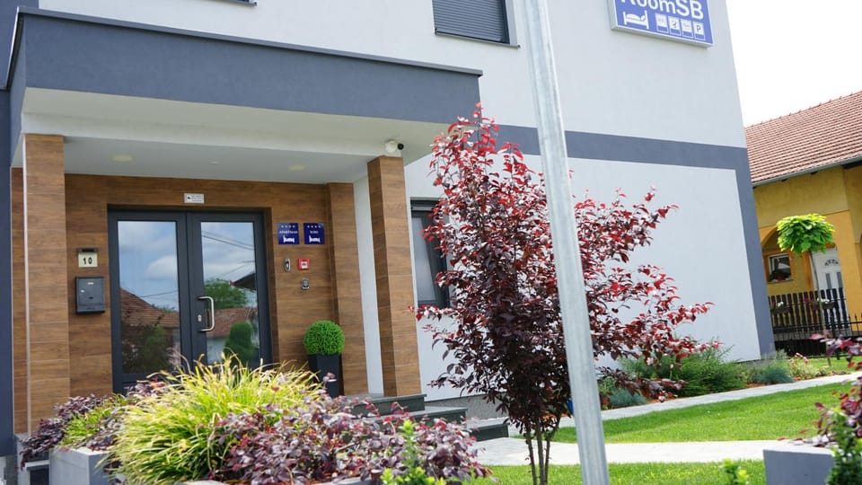 Property building, Facade/entrance