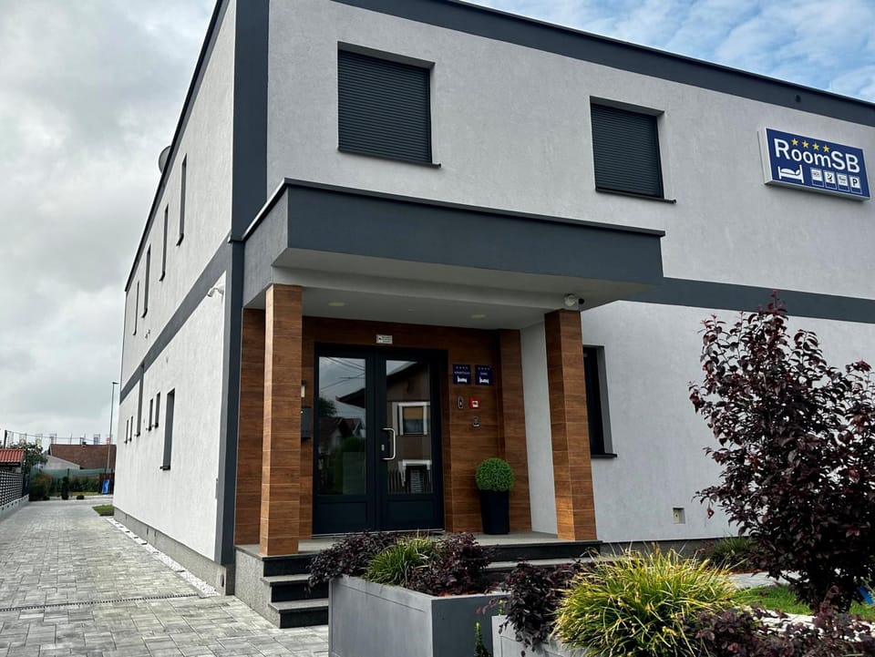 Property building, Facade/entrance