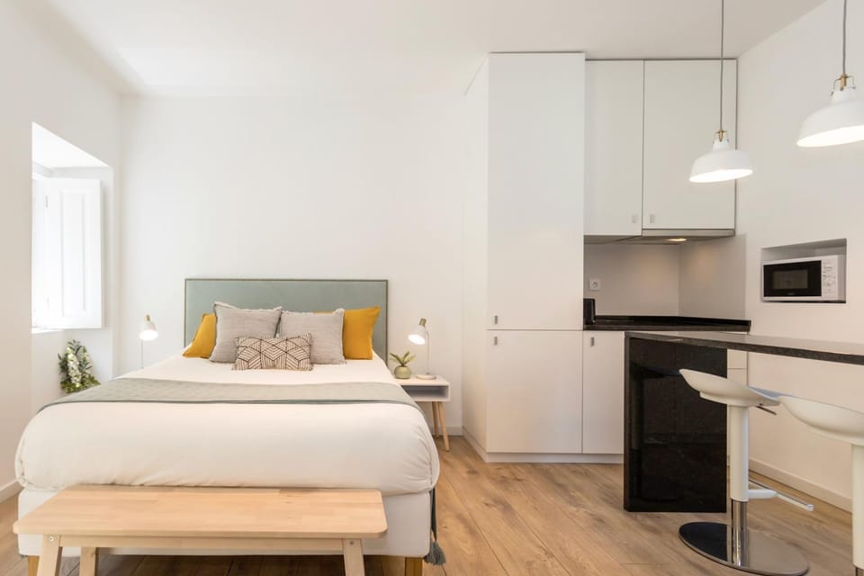 Bed, Kitchen or kitchenette, Dining area