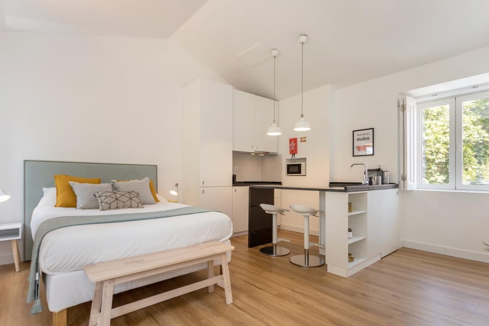 Bed, Kitchen or kitchenette, Dining area