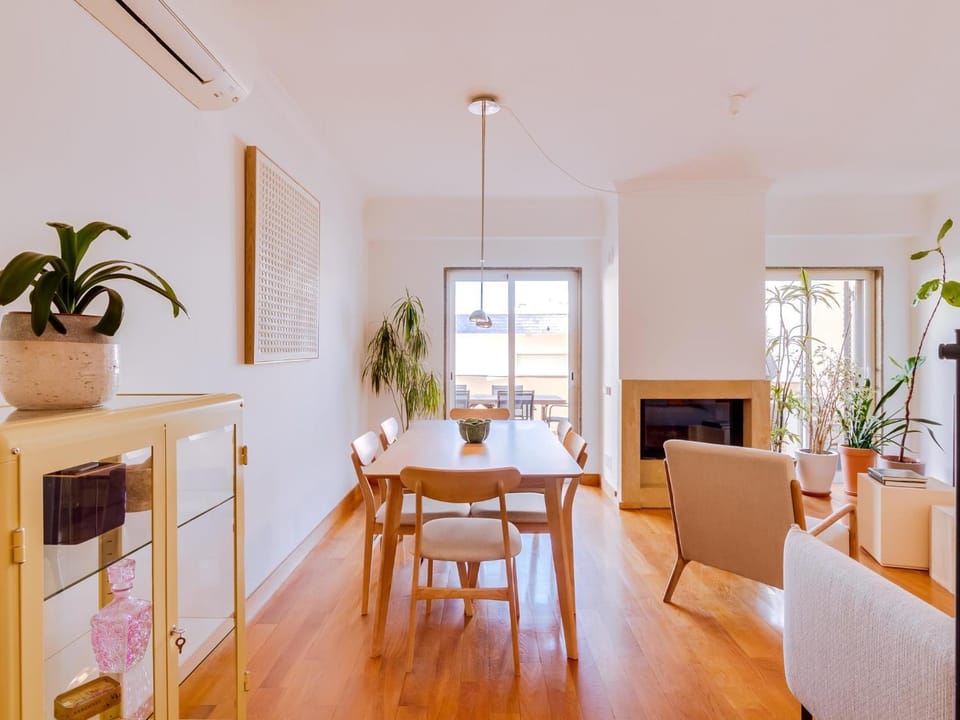 Living room, Seating area, Dining area