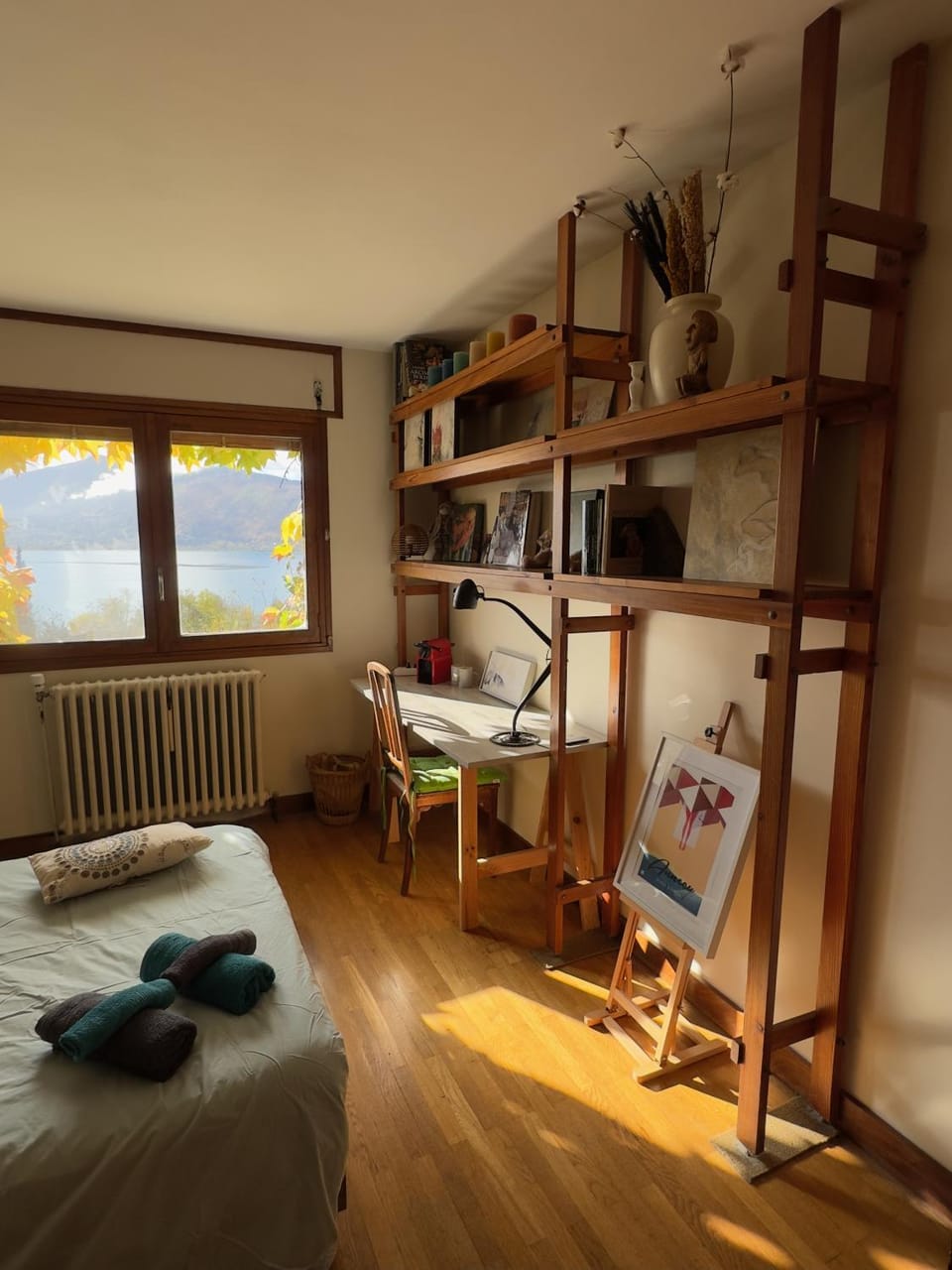 Photo of the whole room, Bedroom