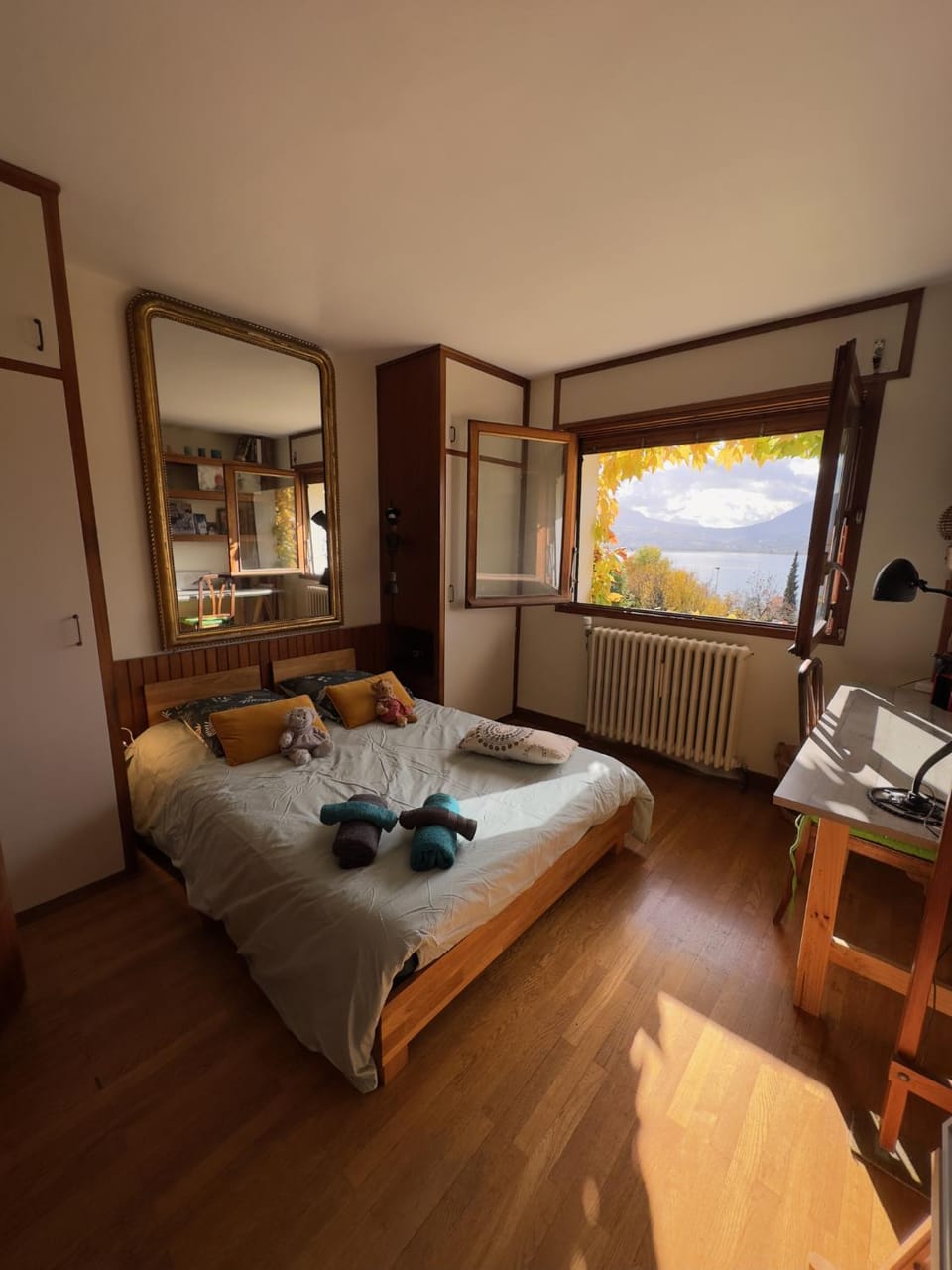 Photo of the whole room, Bedroom, Lake view, Lake view, Mountain view, Mountain view