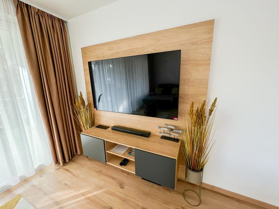 TV and multimedia, Evening entertainment
