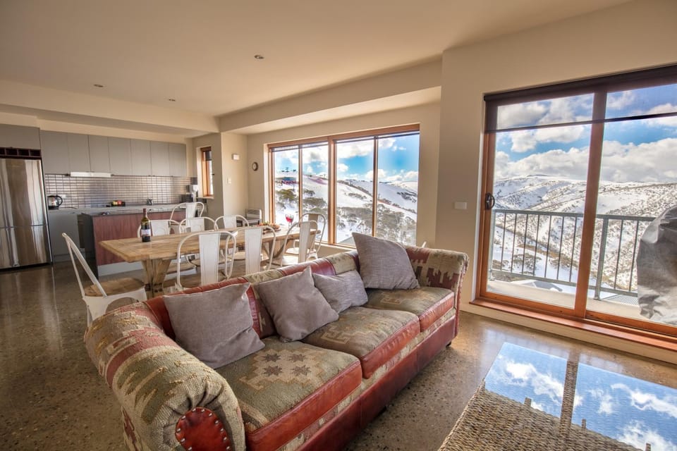 Kitchen or kitchenette, Living room, Dining area