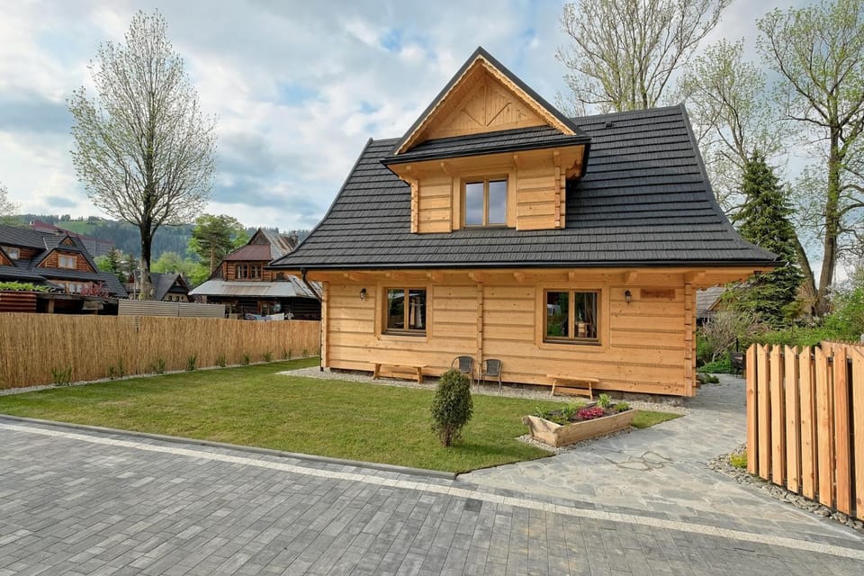 Property building, Neighbourhood, Garden, Garden