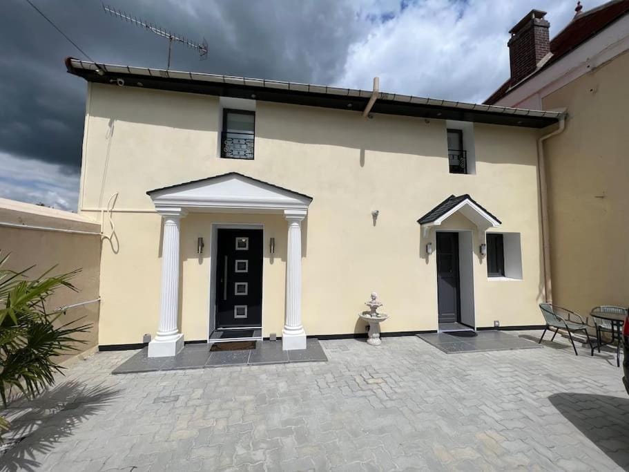 Kings Villa near Disneyland reserved only for family with kids Villa in Île-de-France