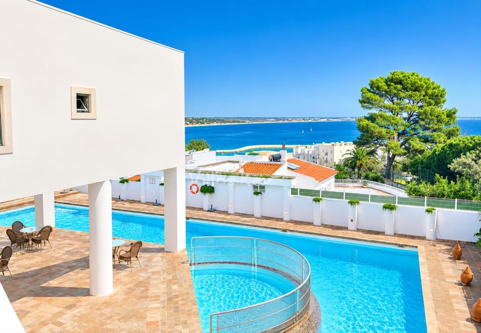 SUPERIOR COM VISTA MAR E SOLARIO PRIVATIVO 3 Px Apartment in Lagos